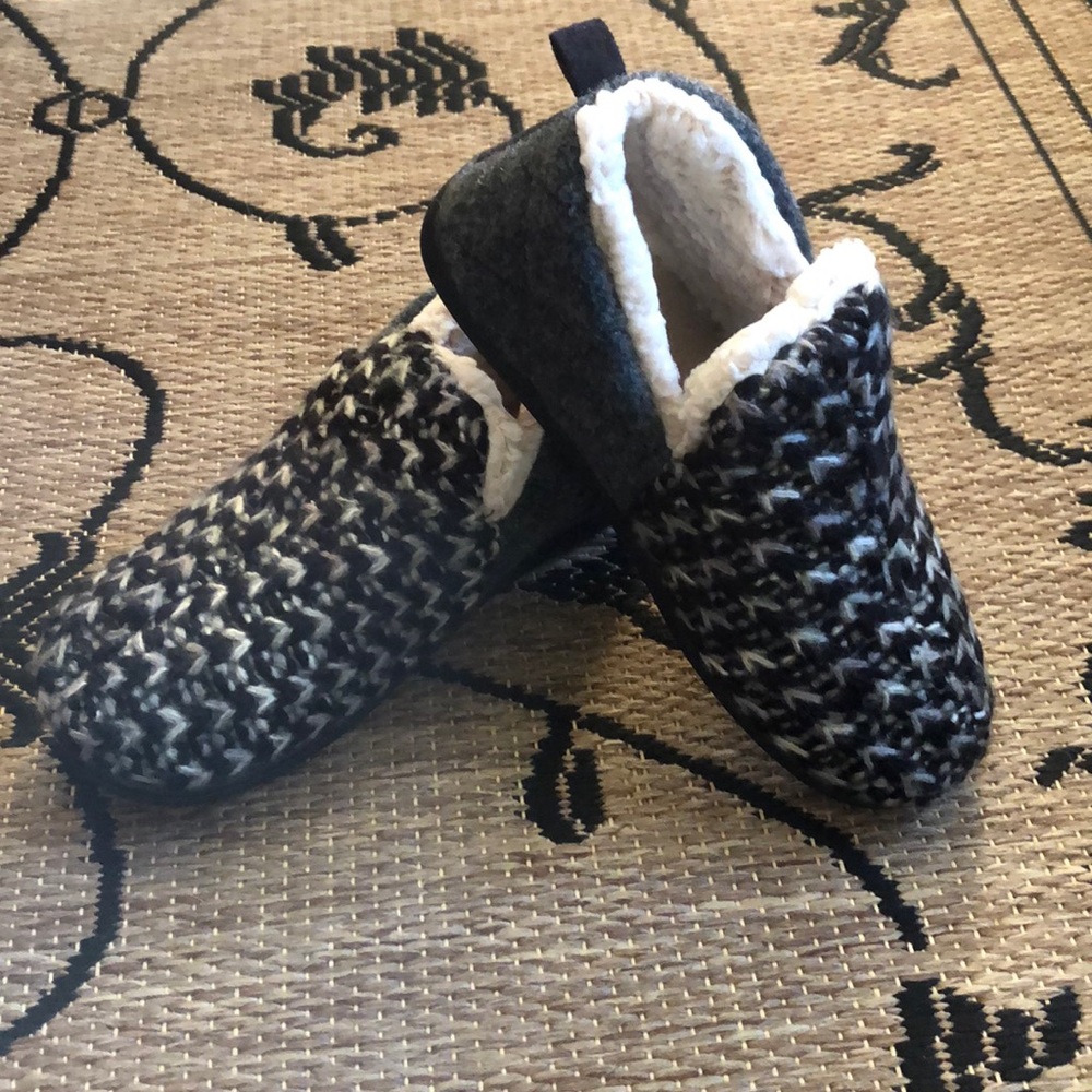 NWOT- adorable well made slippers